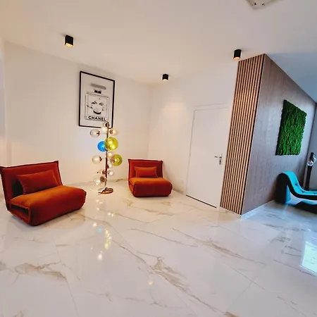 Standing Au Coeur De Avec Wifi, Climatisation Et Terrasse - Fr-1-510-235 * دويه
